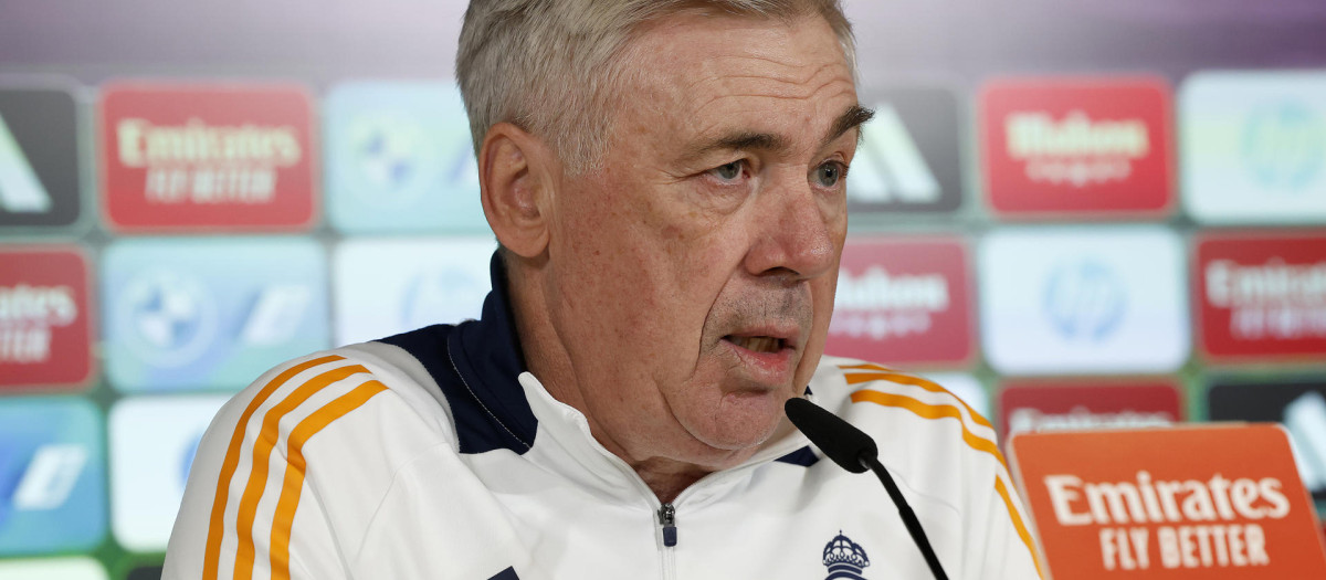 Carlo Ancelotti durante la rueda de prensa previa al partido ante el Valencia en Mestalla