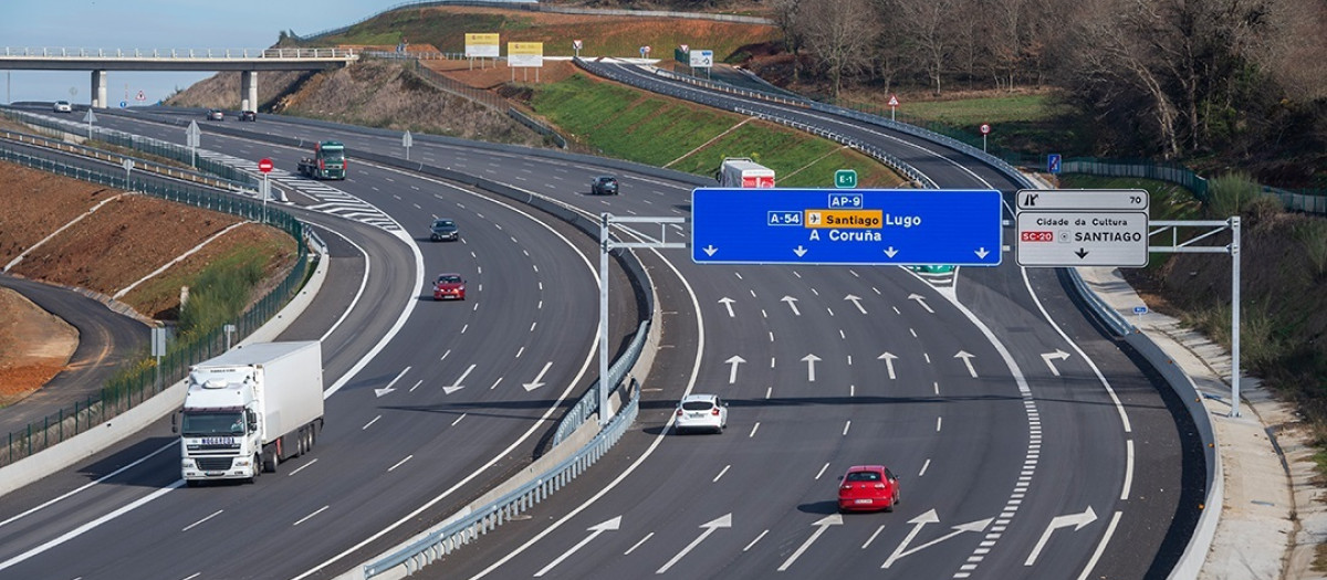 La AP-9 a su paso de Santiago de Compostela