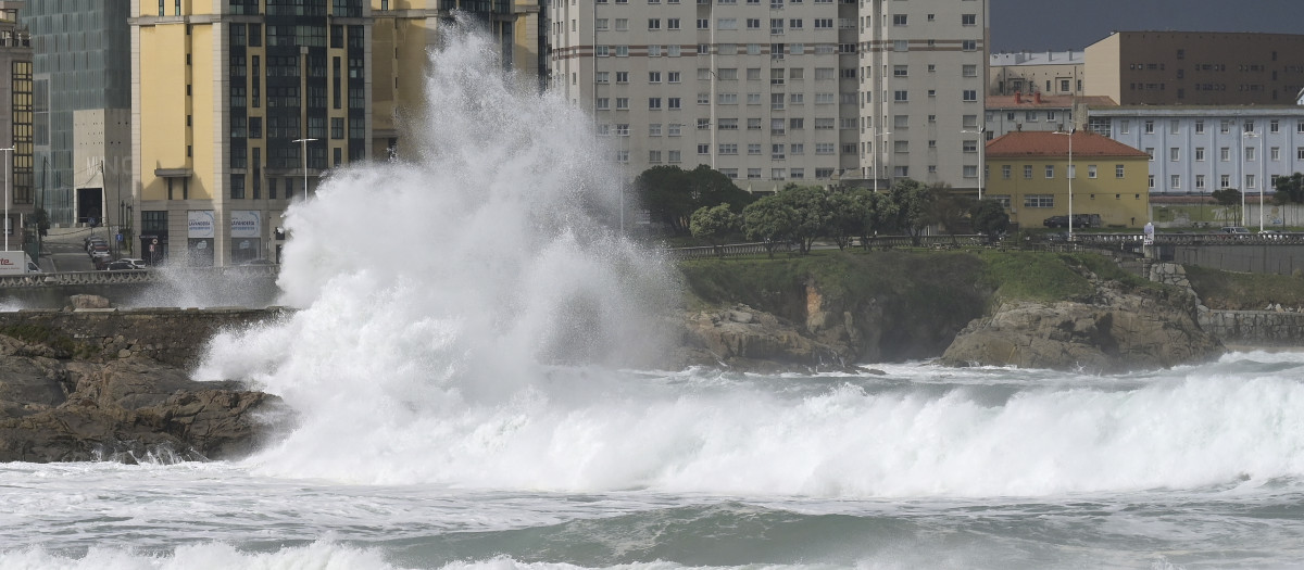 A Coruña.- 
Alerta roja por temporal.
Paseo Marítimo
23/02/2024
Foto: M. Dylan / Europa Press