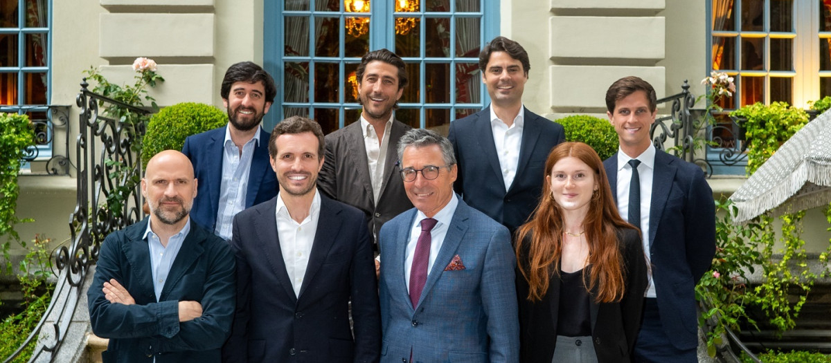 (Foto de ARCHIVO)
Los socios de Hyperion Fund con el equipo de Rasmussen Global antes de reunión en Madrid

EPDATA
18/6/2024