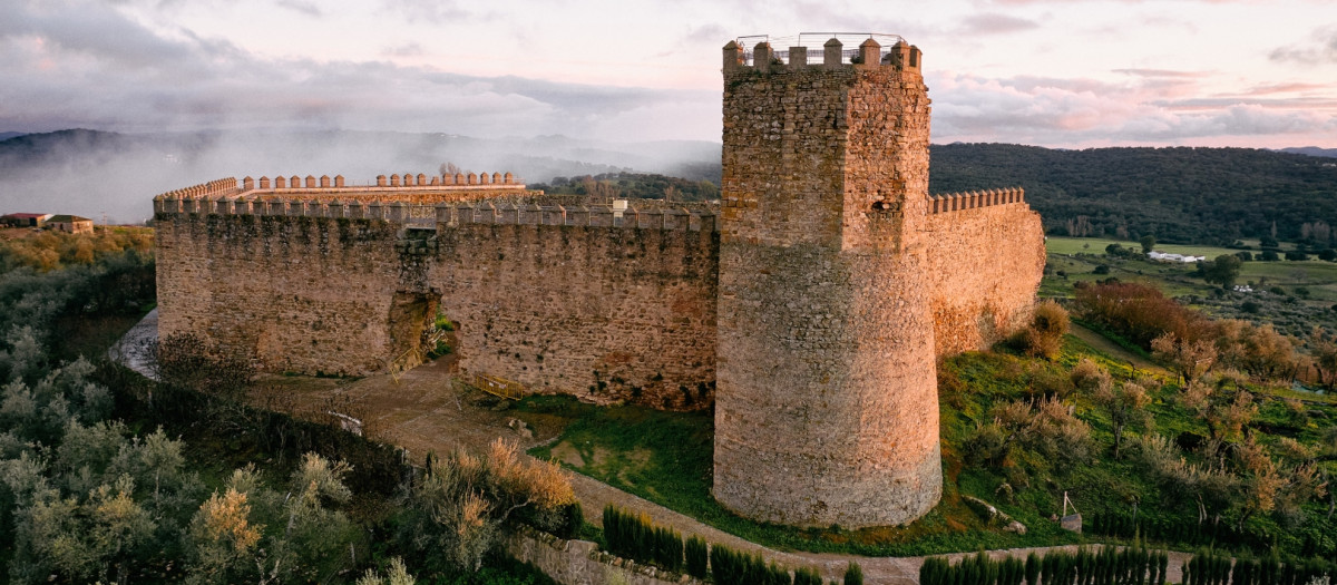 El castillo de Alanís, una de las fortalezas de la Sierra Norte de Sevilla