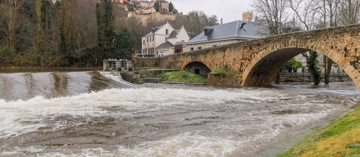 El río Eresma a su paso por Segovia