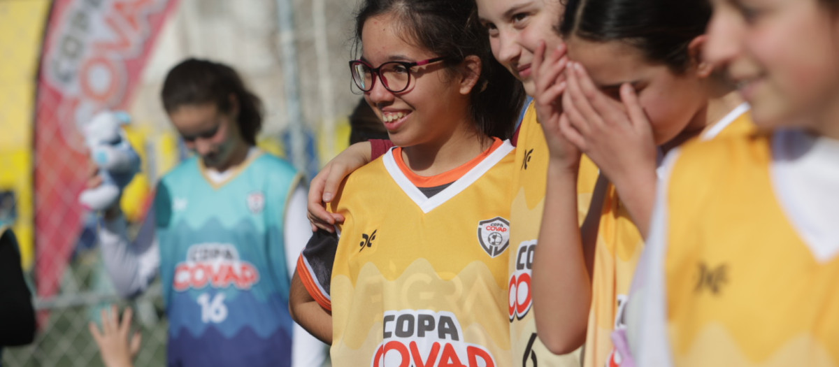 Niñas participando en la Copa Covap