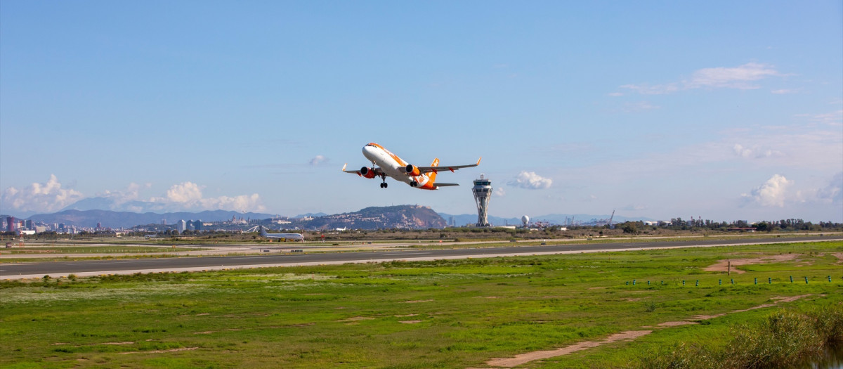 Un avión en el Aeropuerto de Barcelona-El Prat

AENA
01/2/2024