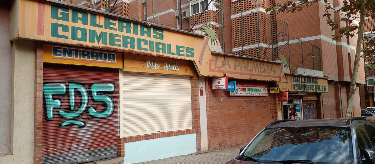 Locales comerciales en el barrio de La Verneda i la Pau, en Barcelona