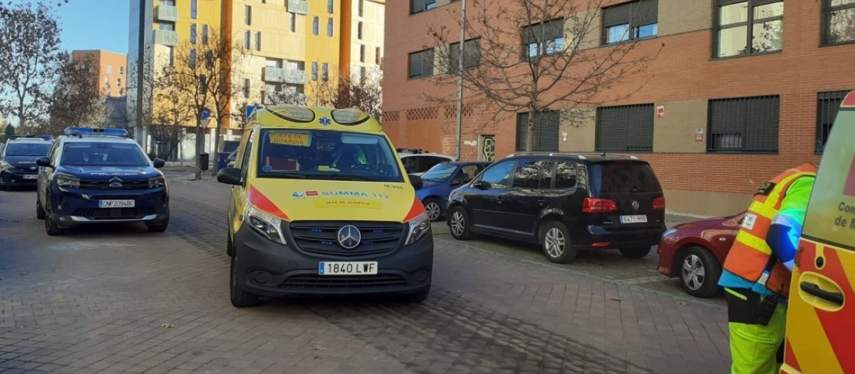 Herido grave un hombre con un disparo en la cabeza en un domicilio en Vallecas