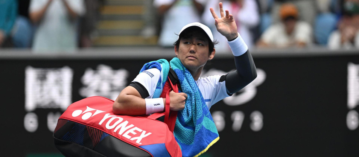 Yoshihito Nishioka se despide tras perder frente a Carlos Alcaraz en Melbourne