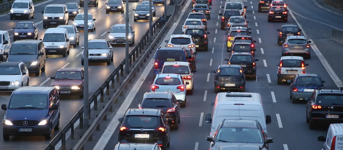 En carretera es importante hasta el coche que llevamos detrás