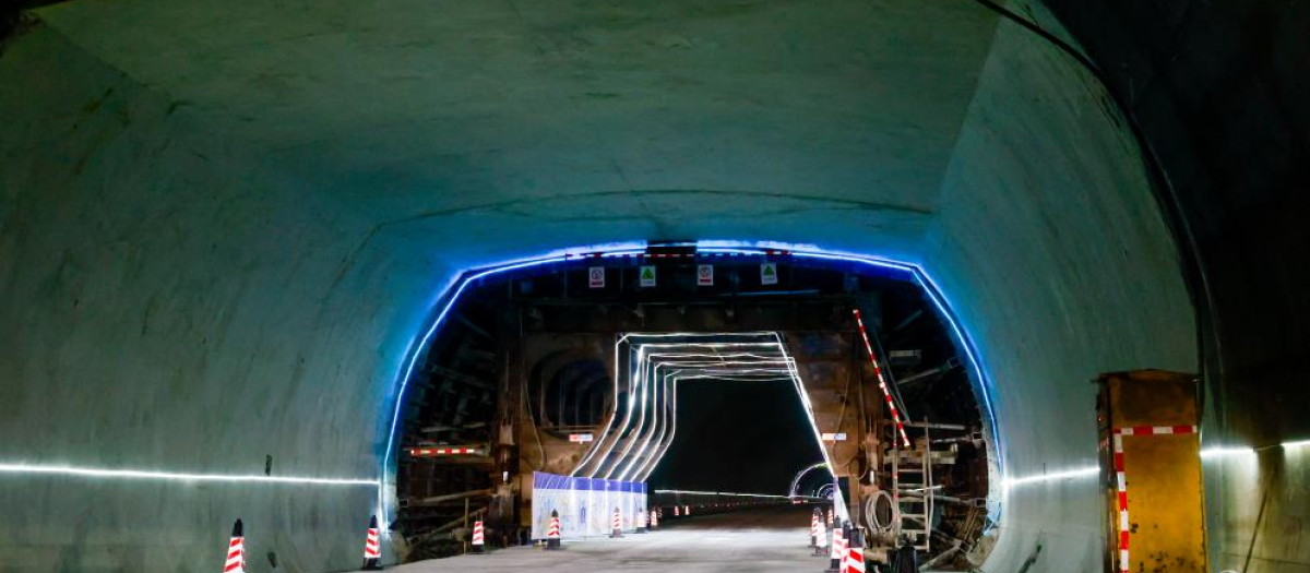 Imagen interior del que pasa a ser el túnel más largo del mundo