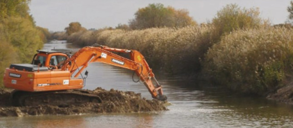 Obras en un río