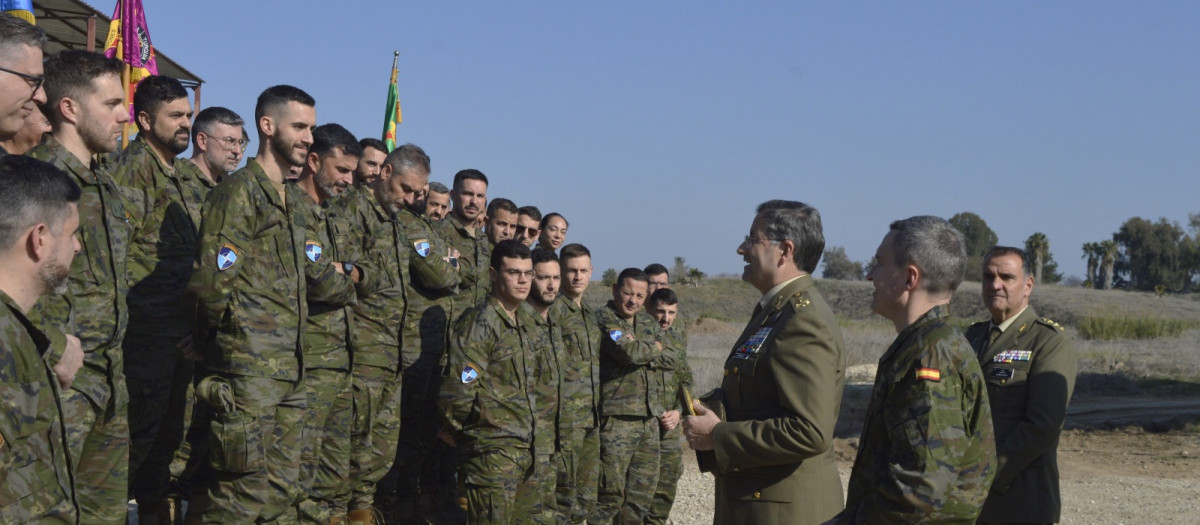 El Jefe de Estado Mayor del Ejército de Tierra, general de ejército Amador Enseñat y Berea, ha realizado una visita al contingente español de la Unidad Patriot