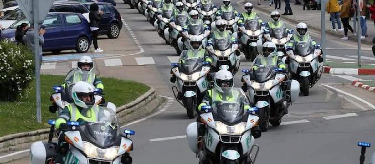 Agentes motoristas de la Agrupación de Tráfico de la Guardia Civil