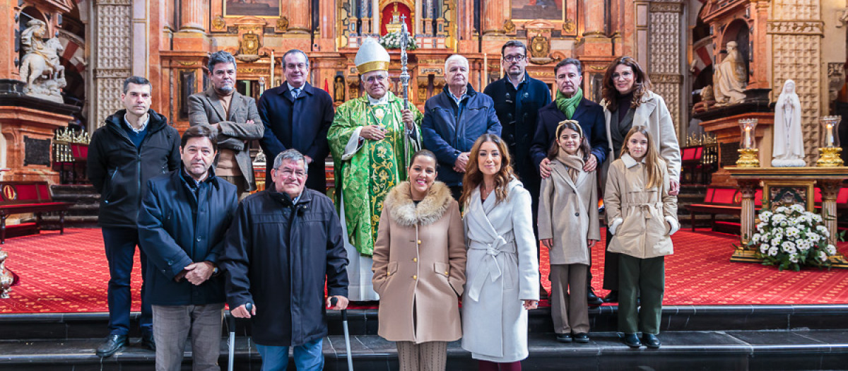 El obispo, con los periodistas, en la Catedral