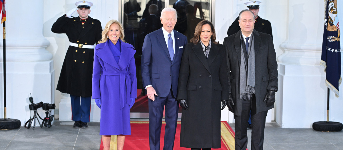 De izquierda a derecha: Jill Biden, Joe Biden, Kamala Harris y Douglas Emhoff