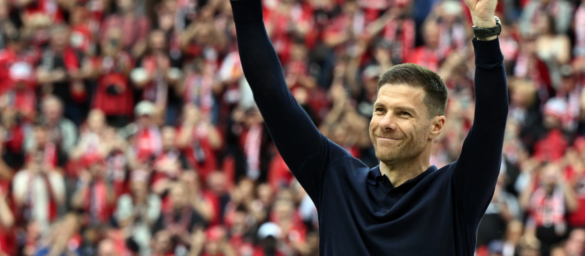 Xabi Alonso, celebrando el título de la Bundesliga