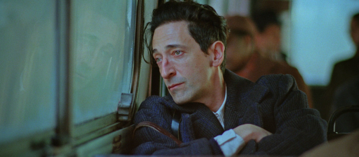 Adrien Brody, protagonista de la película The Brutalist, que se estrena este viernes 24 de enero en los cines