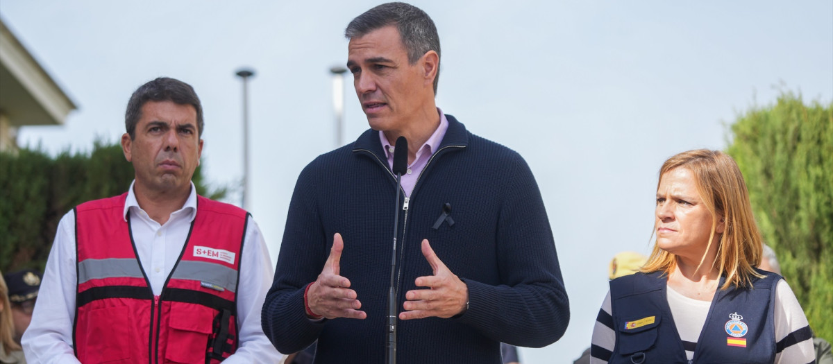 El presidente del Gobierno, Pedro Sánchez, en su visita a Valencia junto a Carlos Mazón y Pilar Bernabé