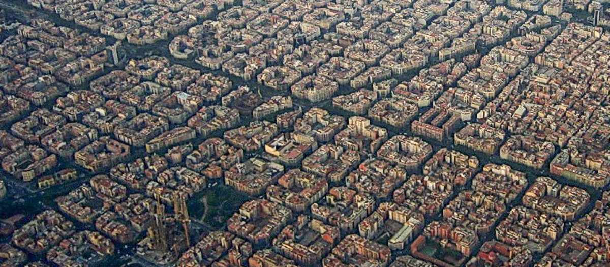 Fotografía aérea del Eixample, en la que se ve el característico trazado de Cerdà