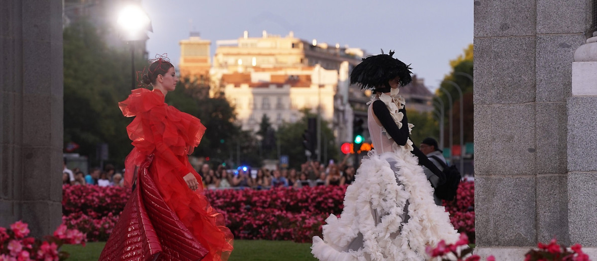 Desfile de moda en la Puerta de Alcalá

REMITIDA / HANDOUT por AYUNTAMIENTO DE MADRID
Fotografía remitida a medios de comunicación exclusivamente para ilustrar la noticia a la que hace referencia la imagen, y citando la procedencia de la imagen en la firma
21/1/2025