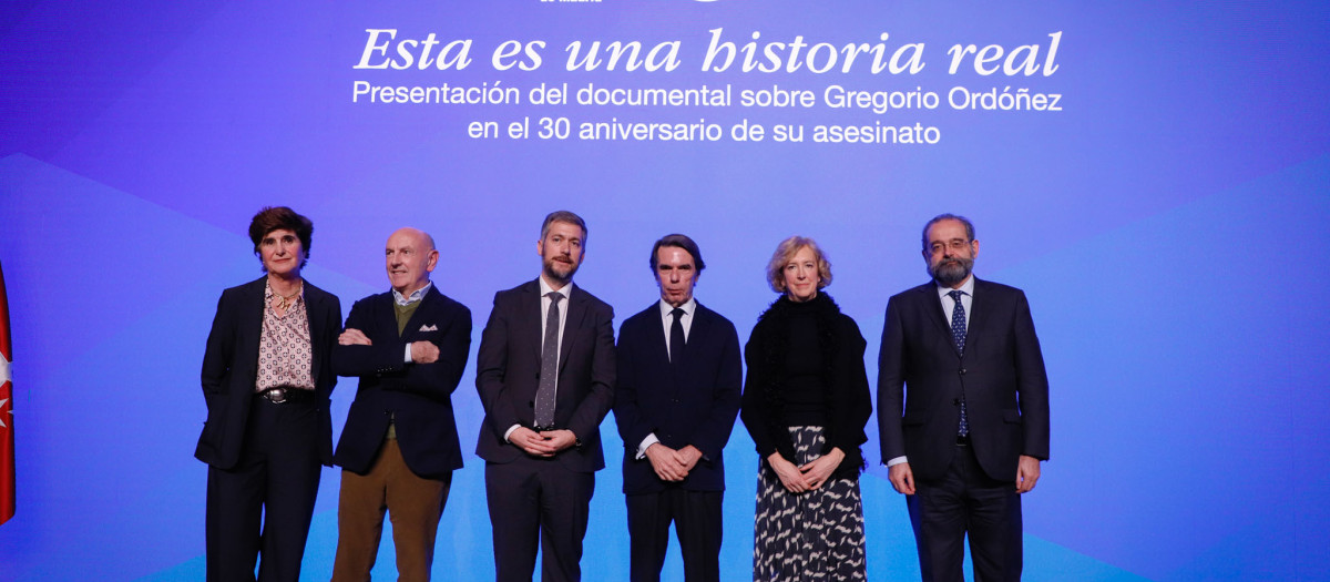 De izquierda a derecha: María San Gil, Iñaki Arteta, Miguel Ángel; José María Aznar, Ana Iribar y Alfonso Bullón de Mendoza