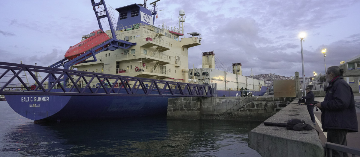 Agentes de la UCO inspeccionan el buque Baltic Summer atracado en el puerto de Vigo
Adrián Irago / Europa Press
21/1/2025