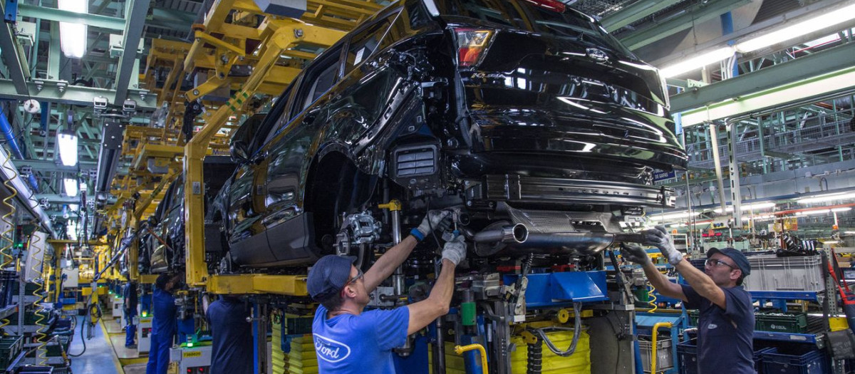 La fábrica de Ford sigue a la espera de nuevos modelos