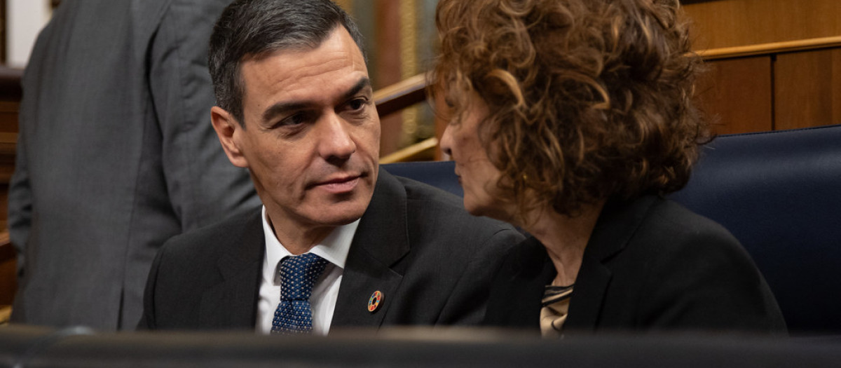 Pedro Sánchez y María Jesús Montero, en una imagen de archivo en el Congreso