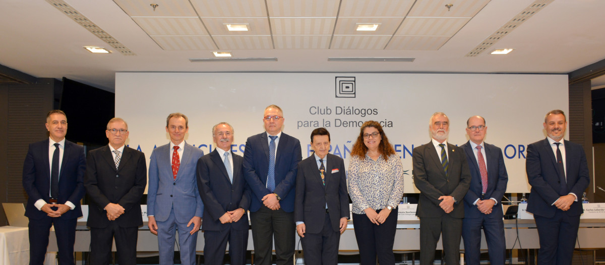 El director de la Agencia Espacial Española, Juan Carlos Cortés, participa en un desayuno informativo del Club Diálogos para la Democracia, en Madrid