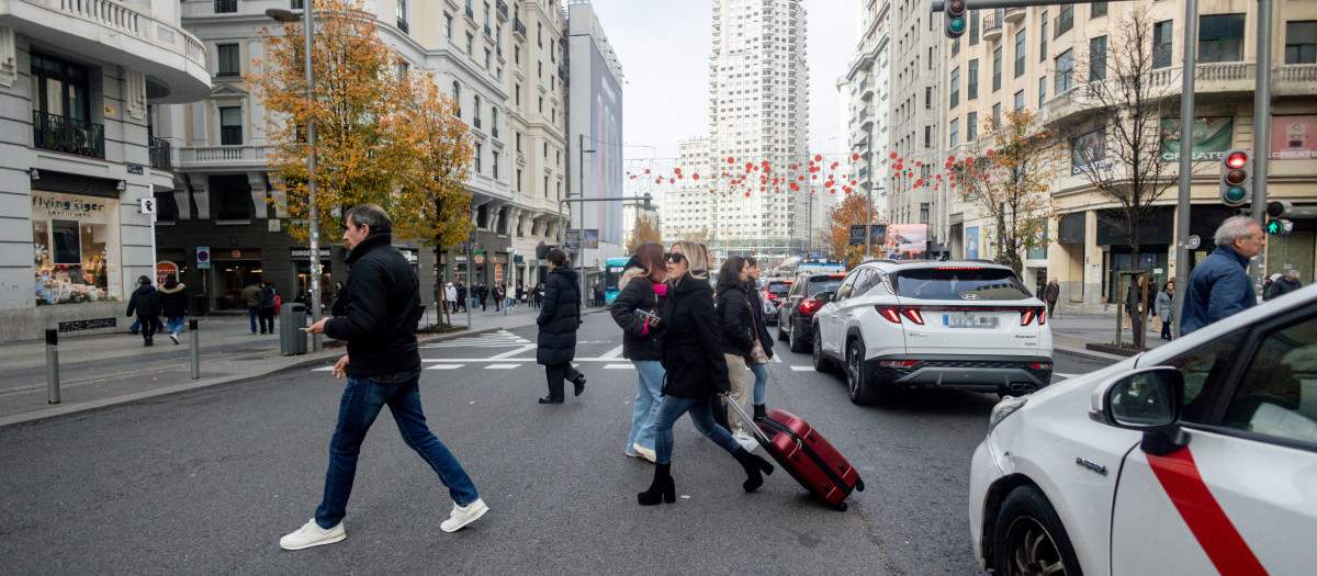 (Foto de ARCHIVO)
Varias personas en Gran Vía, a 14 de diciembre de 2024, en Madrid (España).

Ricardo Rubio / Europa Press
14 DICIEMBRE 2024;RECURSOS;GRAN VÍA;CALLE;GENTE;PERSONAS;PASEO
14/12/2024