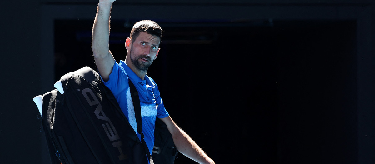 Novak Djokovic se despide del público australiano tras retirarse por lesión ante Zverev