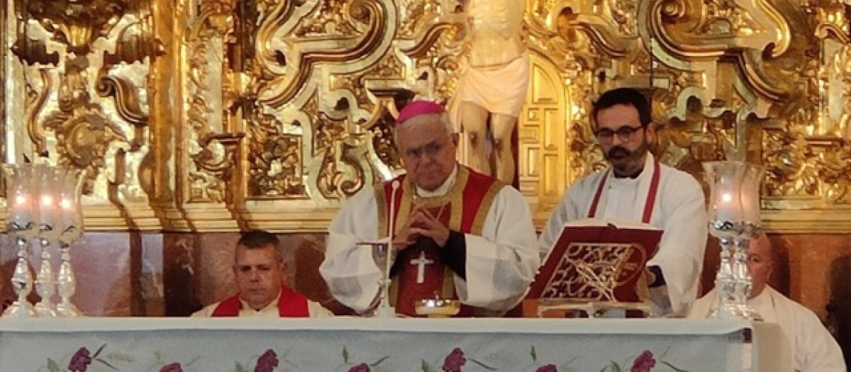 El obispo de Córdoba durante la celebración de la Eucaristía