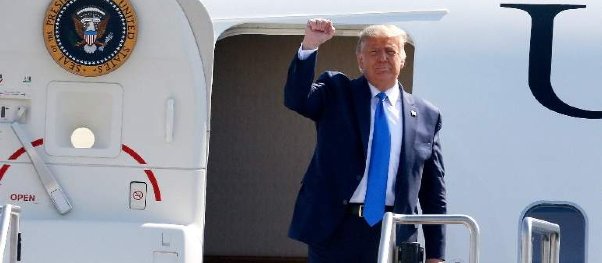 Donald Trump en una foto de archivo a punto de embarcar en el Air Force One