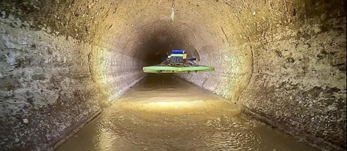 El dron de Aguas de Cádiz, en el alcantarillado