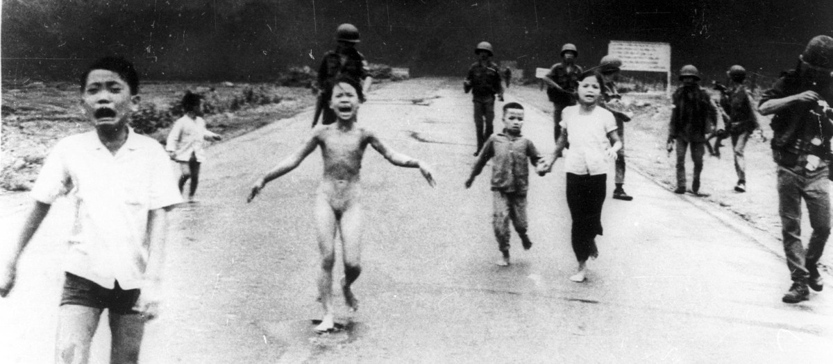 La autoría de la icónica fotografía de "la niña del napalm" ha sido puesta en entredicho