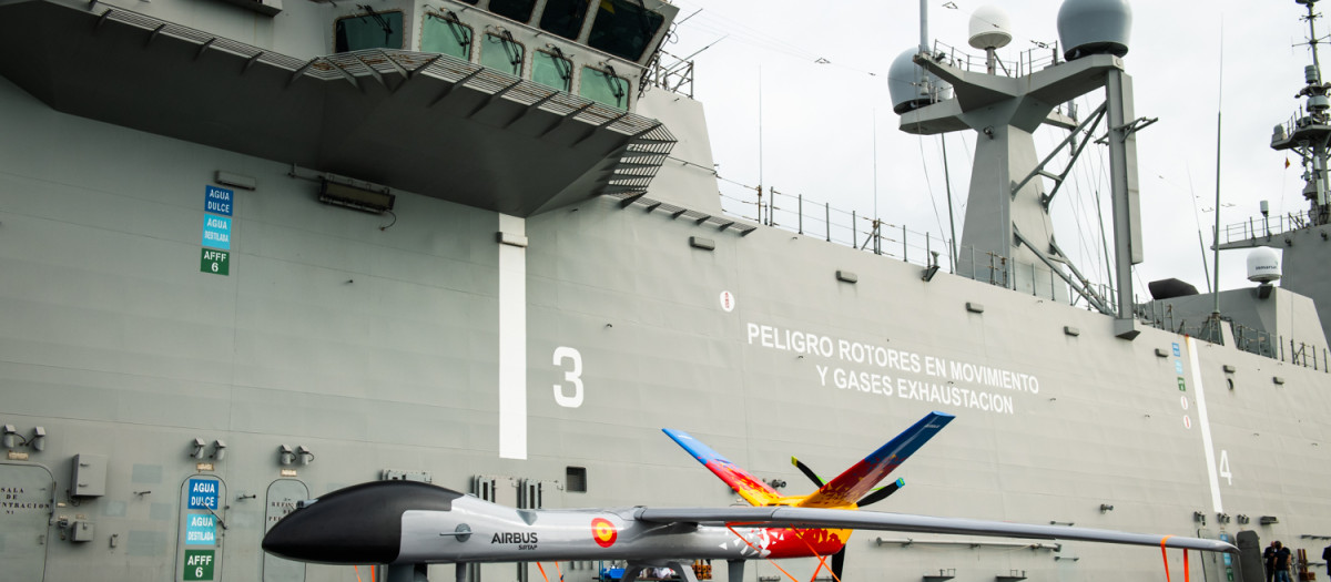 Airbus y Navantia han firmado un acuerdo para explorar la integración del dron SIRTAP en el LHD Juan Carlos I