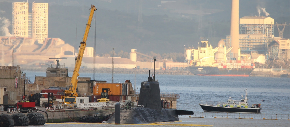 Imagen de archivo de un submarino nuclear atracado en Gibraltar