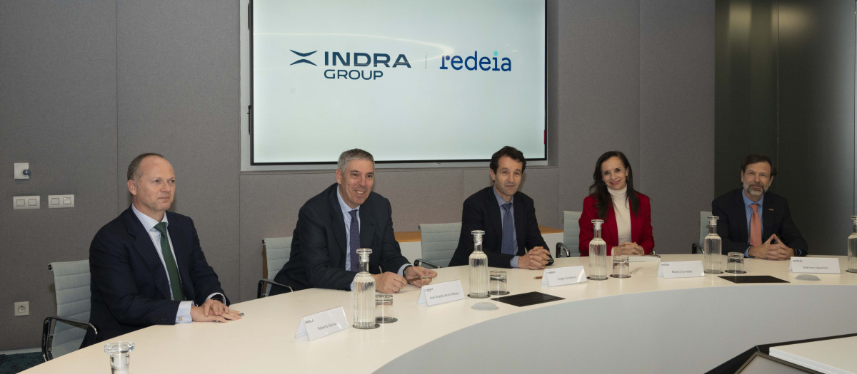 Firma del acuerdo de adquisición entre Indra y Redeia