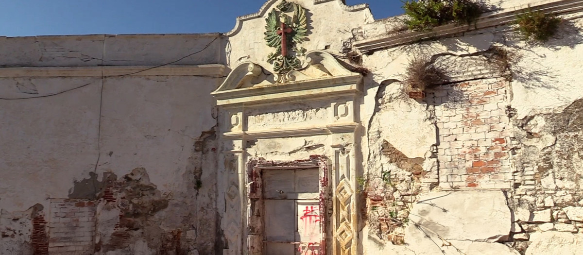 Fachada del solar de El Brull, en Ceuta