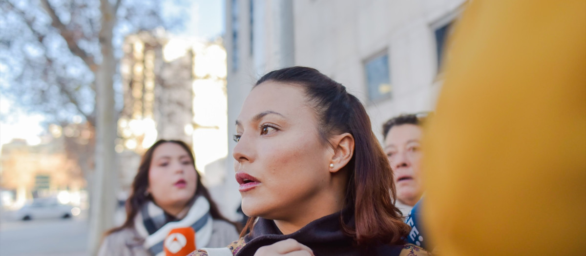 La actriz Elisa Mouliaá llega a declarar a los juzgados de Plaza de Castilla