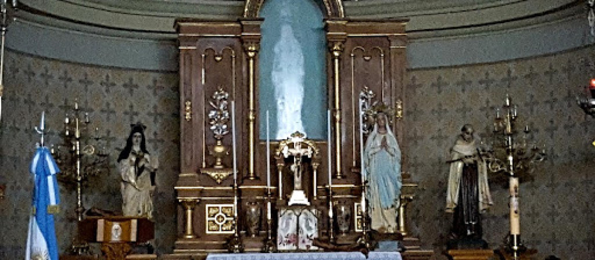 La estatua de la Virgen que se ve pero no existe