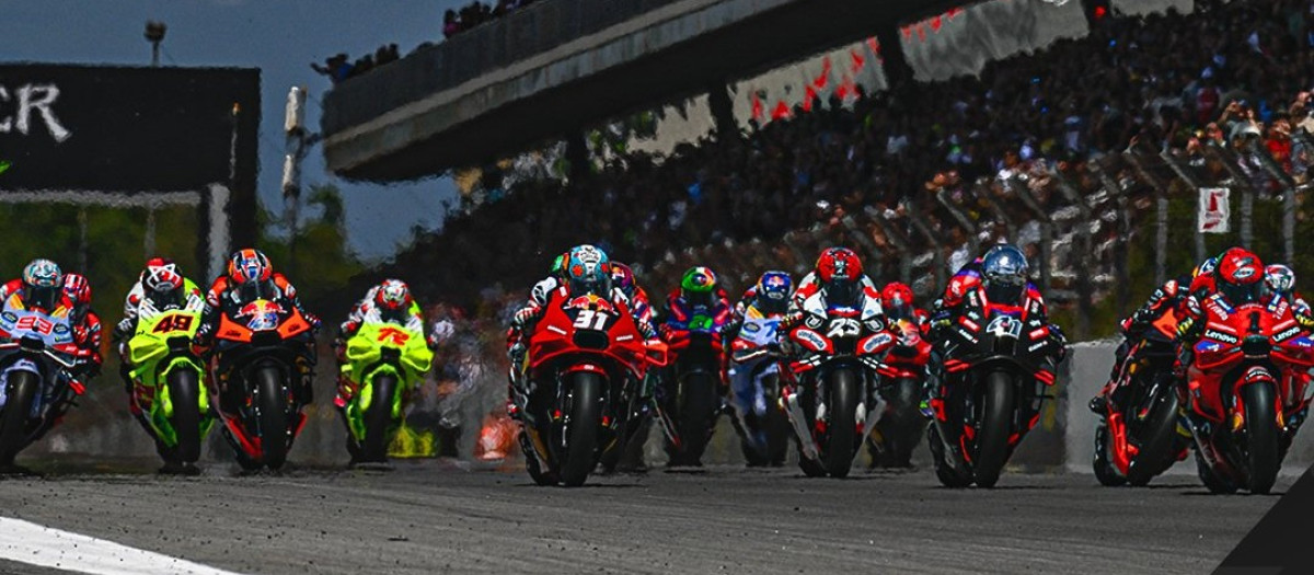 Motos corriendo en el Circuito de Montmeló