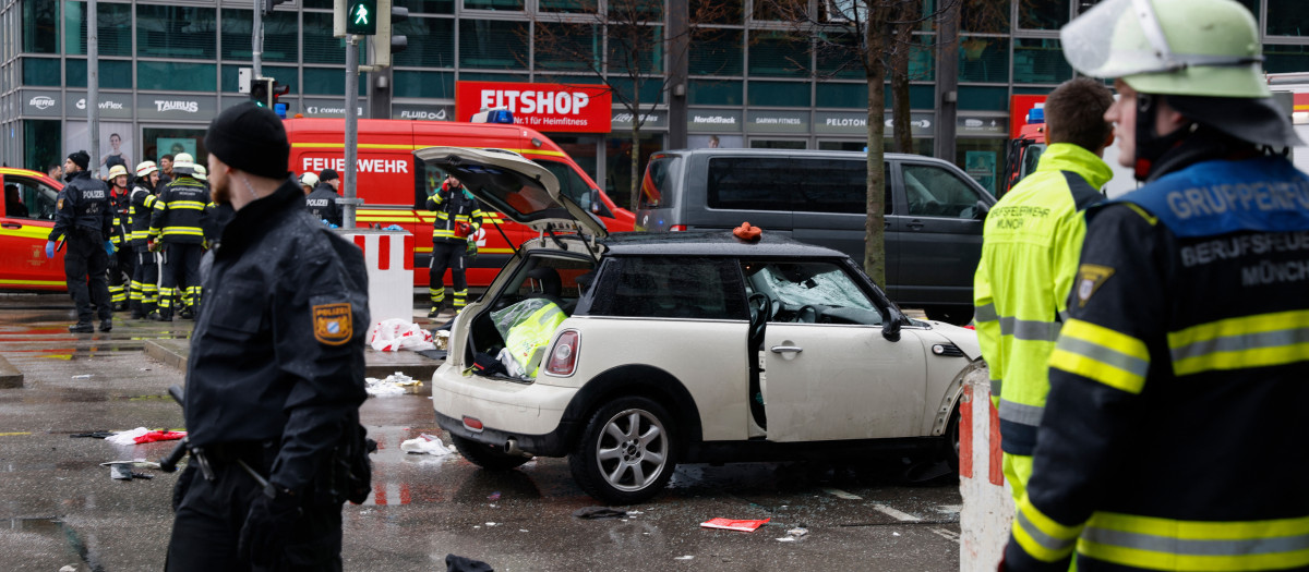 An injured person is transported on a stretcher by members of the emergency services work at the scene where a car drove into a crowd in the southern German city of Munich on February 13, 2025 leaving several people injured, police said. Munich police said on social media platform X that "several people were injured" after "a car drove into a group of people" in the centre of the Bavarian state capital. (Photo by Michaela STACHE / AFP)