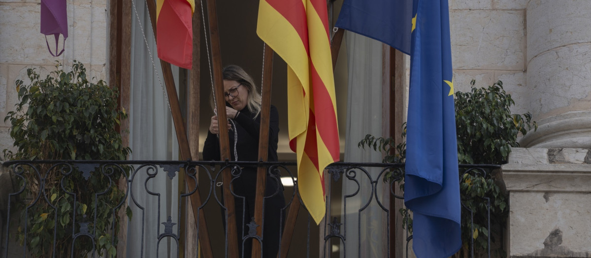 Banderas a media asta en el Ayuntamiento de Gandía por el asesinato de Torró