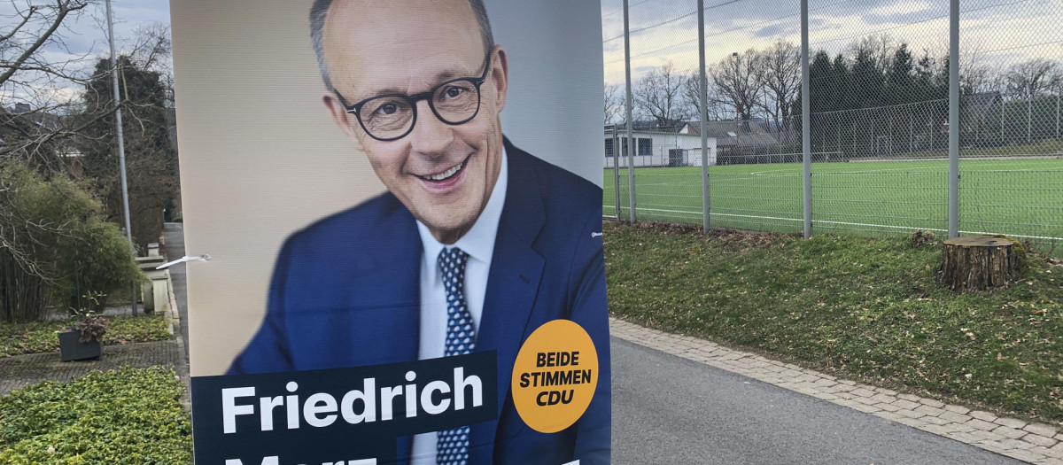 NIEDEREIMER (ALEMANIA), 22/02/2025.- El distrito de Niedereimer, en la ciudad de Arnsberg, es una población de la región oriental de Sauerland con aire de aldea donde reside el aspirante conservador a canciller, Friedrich Merz. Sus habitantes viven con expectación y cierto orgullo las horas previas a las elecciones generales por el éxito que vaticinan los sondeos a su vecino y político más famoso. EFE/ Salvador Martínez Mas
