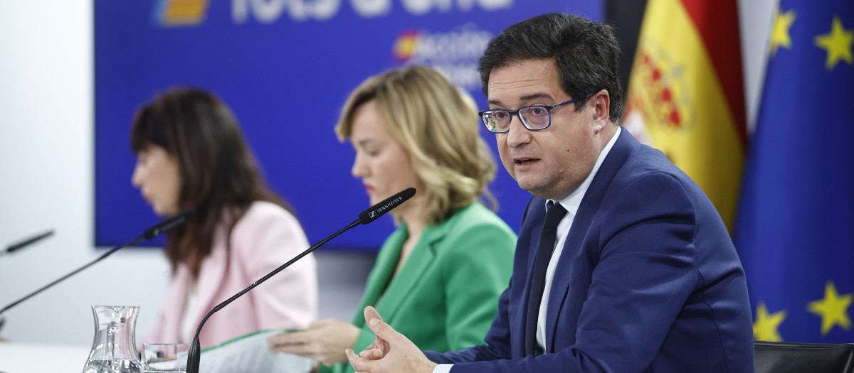 El ministro Óscar López, durante la presentación del anteproyecto de ley