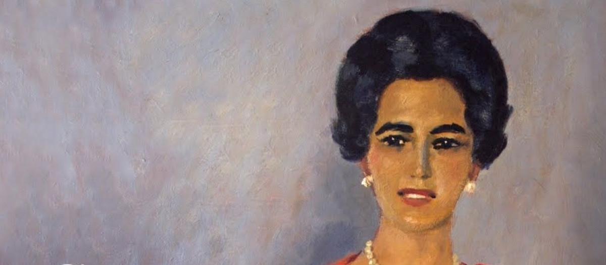 Detalle de Cubierta Señora de rojo sobre fondo gris