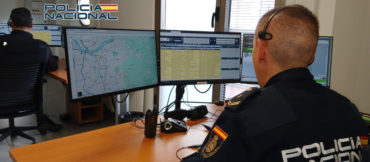 (Foto de ARCHIVO)
La Policía Nacional Atendió Más De 300.000 Llamadas Al Teléfono 091 En Las Salas Cimacc De Galicia

REMITIDA / HANDOUT por POLICÍA NACIONAL
Fotografía remitida a medios de comunicación exclusivamente para ilustrar la noticia a la que hace referencia la imagen, y citando la procedencia de la imagen en la firma
14/2/2025