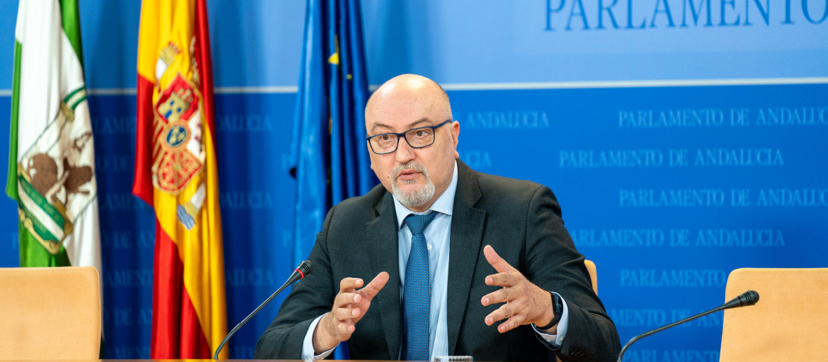 El portavoz de Vox Ricardo López Olea, este miércoles en rueda de prensa