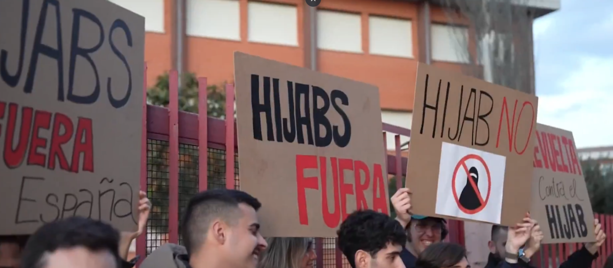 Manifestación de Revuelta contra el uso del hiyab en las aulas