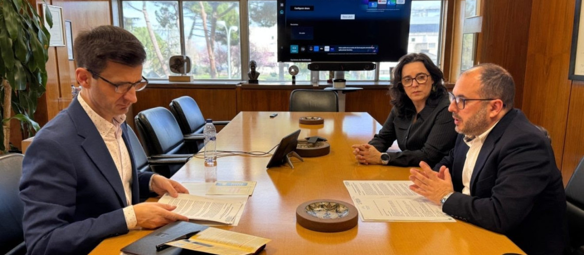 El presidente de RTVE en reunión con la Mesa este miércoles 12 de marzo.
REMITIDA / HANDOUT por MESA POLA NORMALIZACIÓN LINGÜÍSTICA
Fotografía remitida a medios de comunicación exclusivamente para ilustrar la noticia a la que hace referencia la imagen, y citando la procedencia de la imagen en la firma
12/3/2025